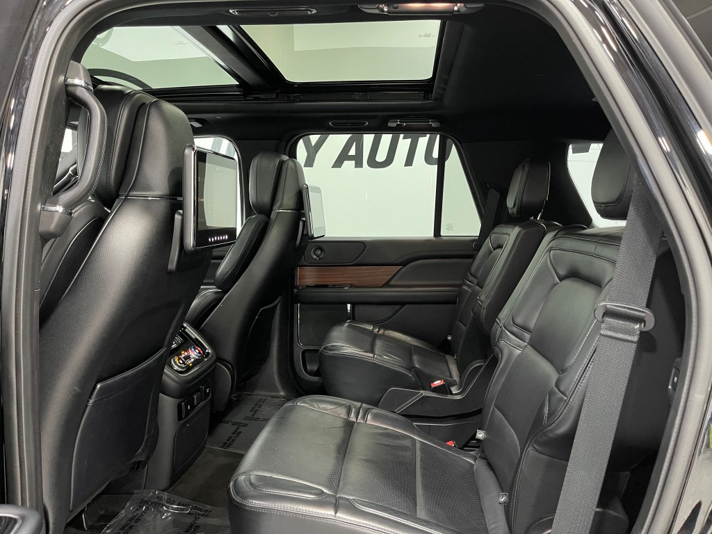 2019 Lincoln Navigator Image 30