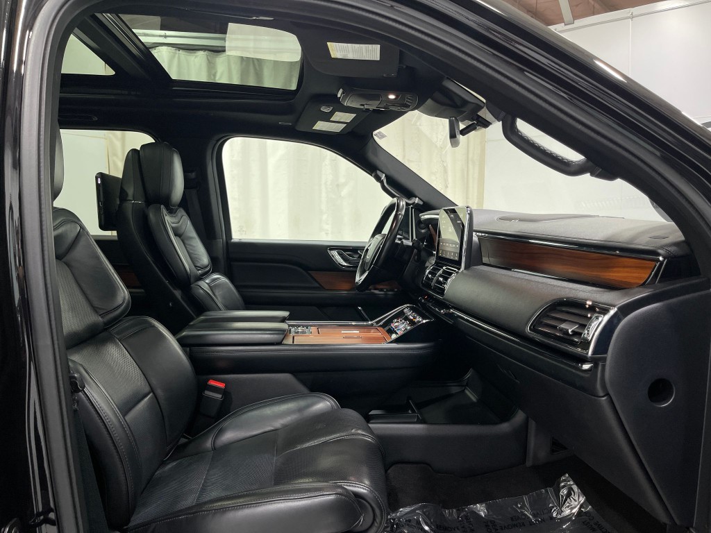 2019 Lincoln Navigator Image 34