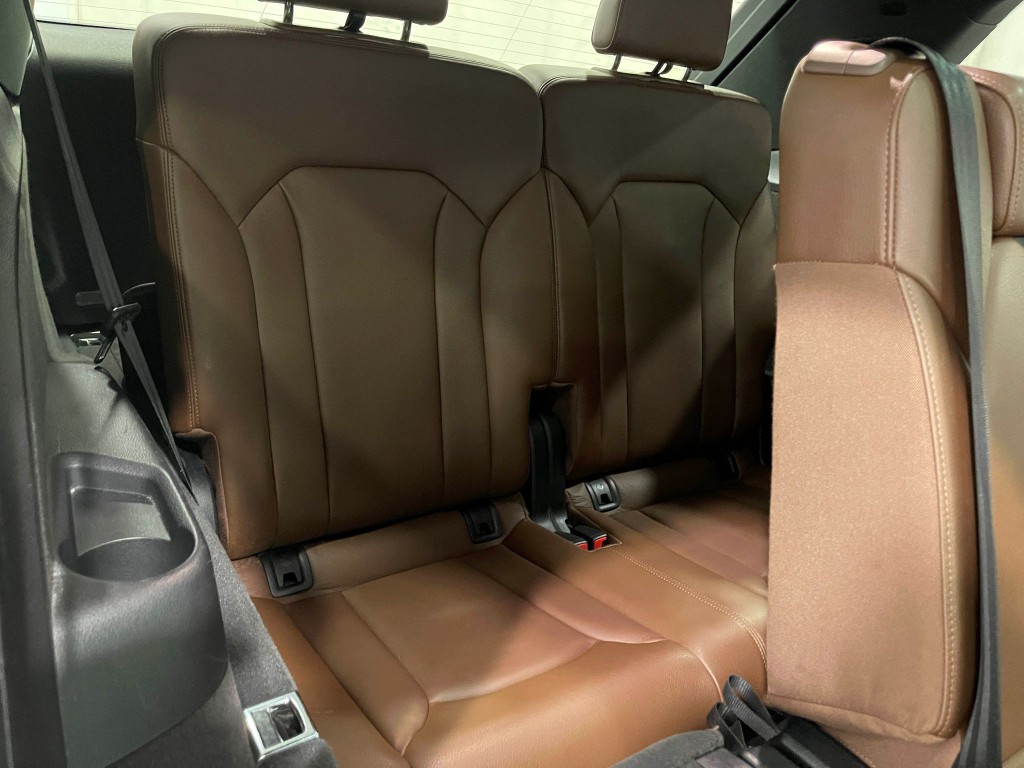 2017 Audi Q7 Image 32