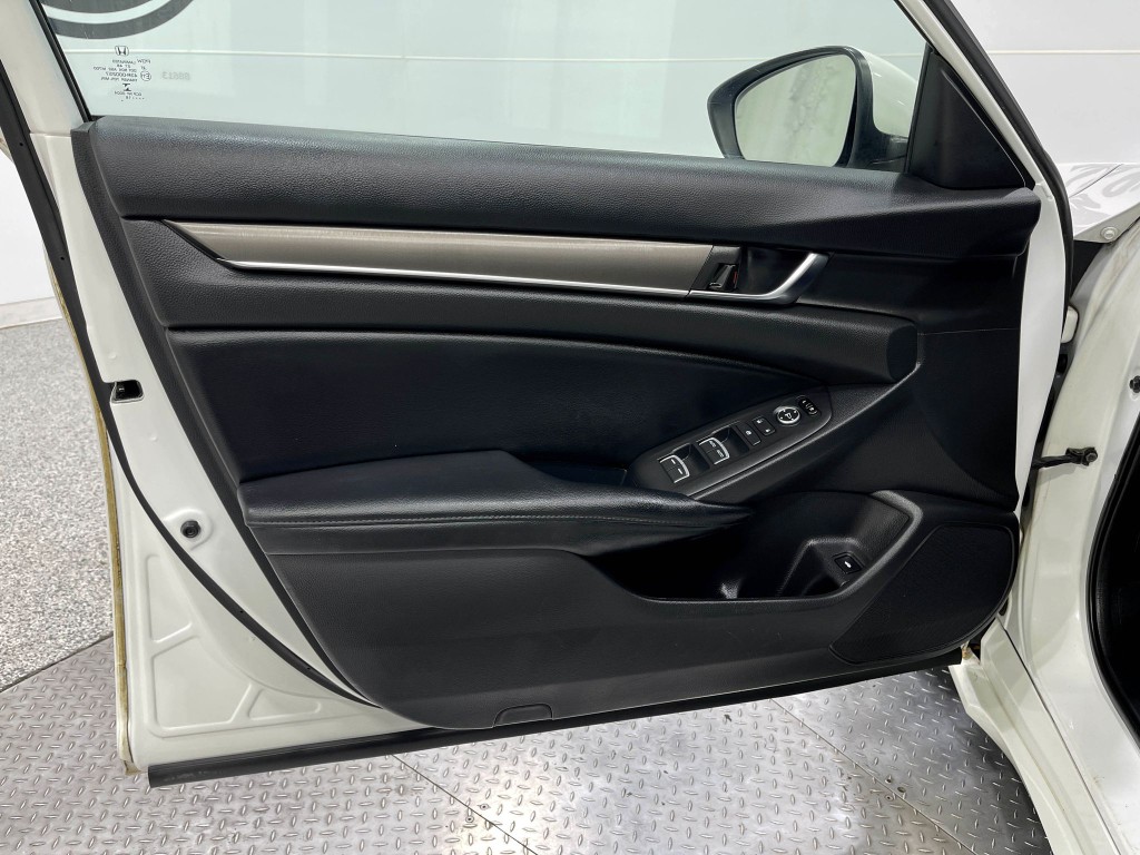 2018 Honda Accord Image 12