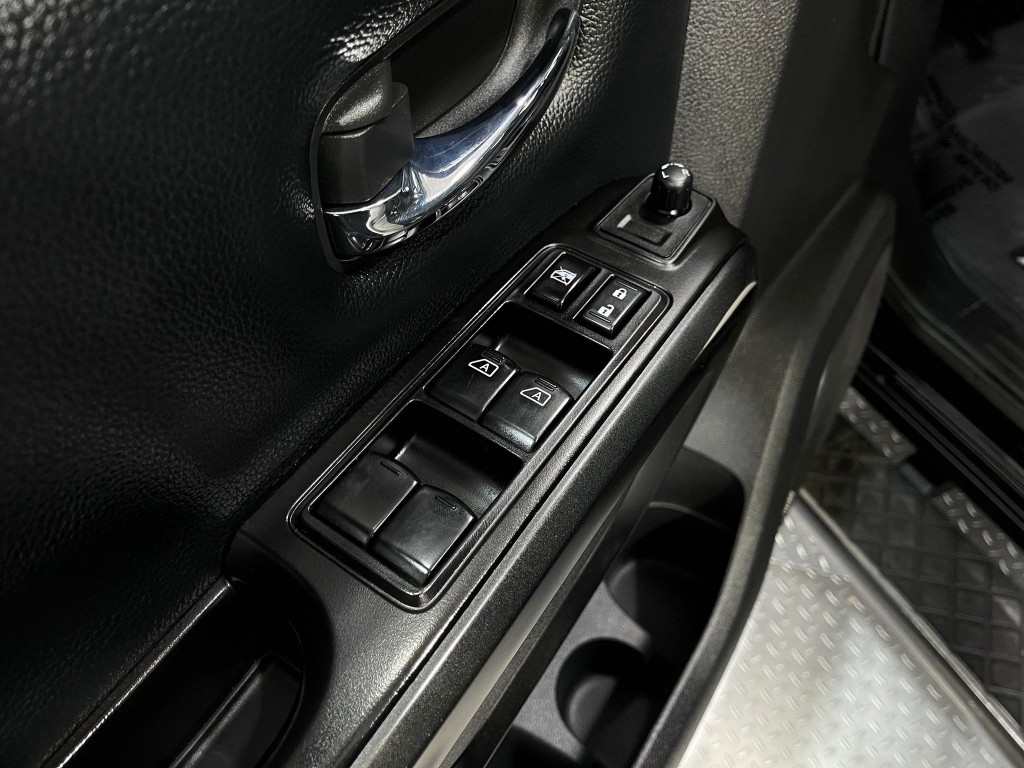 2020 Nissan Titan Image 14