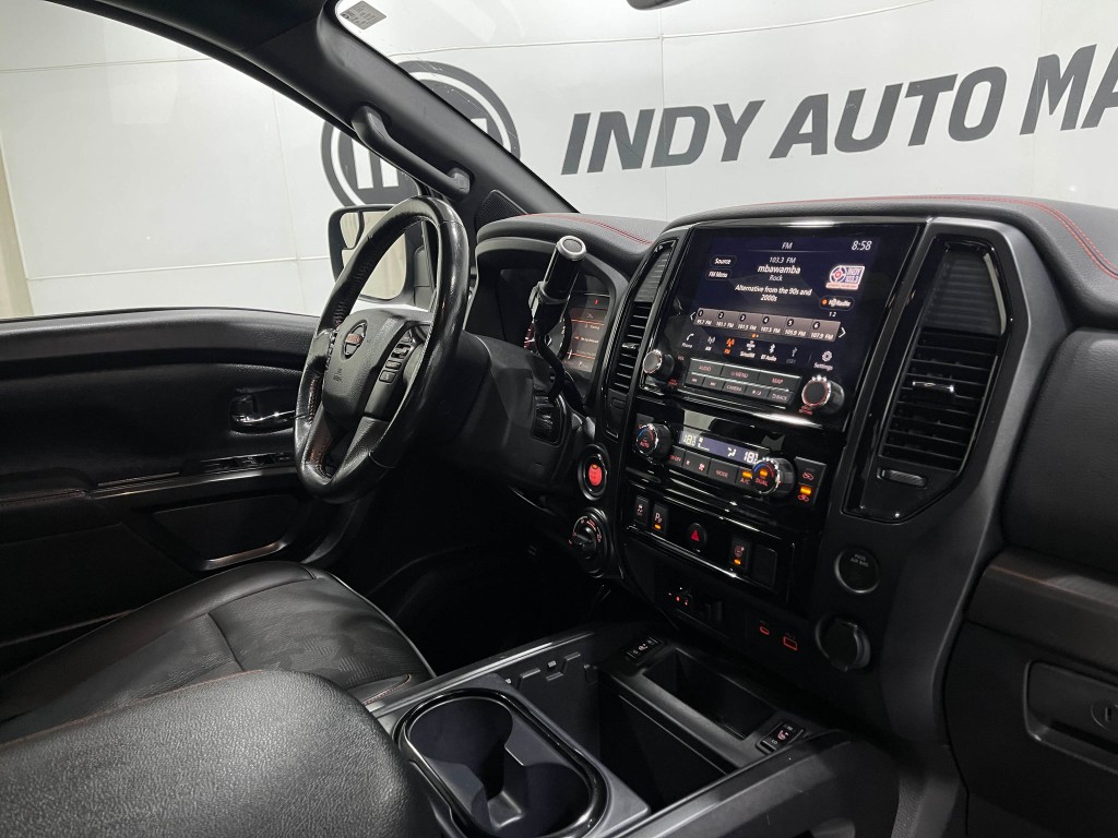 2020 Nissan Titan Image 18