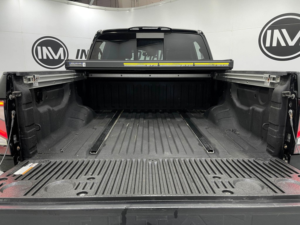 2020 Nissan Titan Image 24