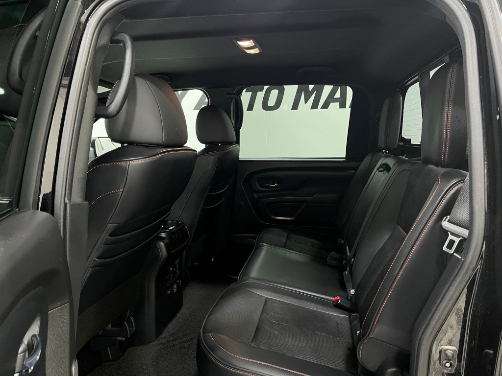 2020 Nissan Titan Image 28