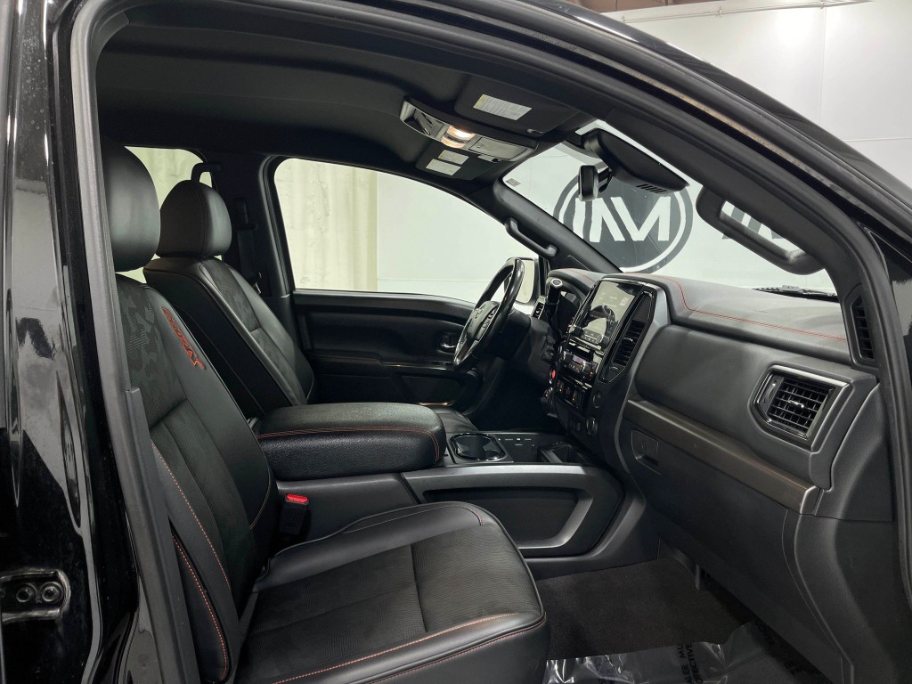 2020 Nissan Titan Image 30
