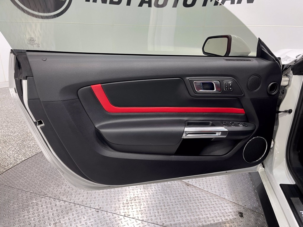 2019 Ford Mustang Image 14