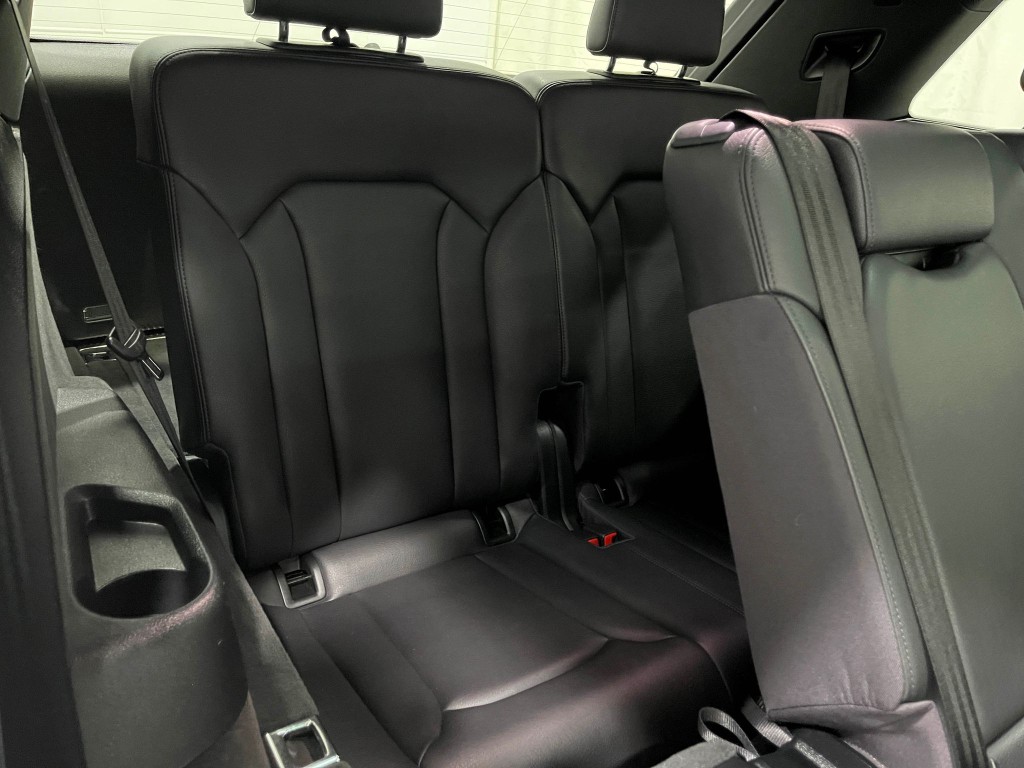 2018 Audi Q7 Image 32