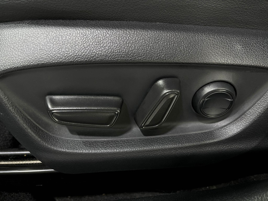 2018 Toyota Camry Image 16