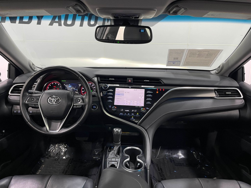 2018 Toyota Camry Image 18