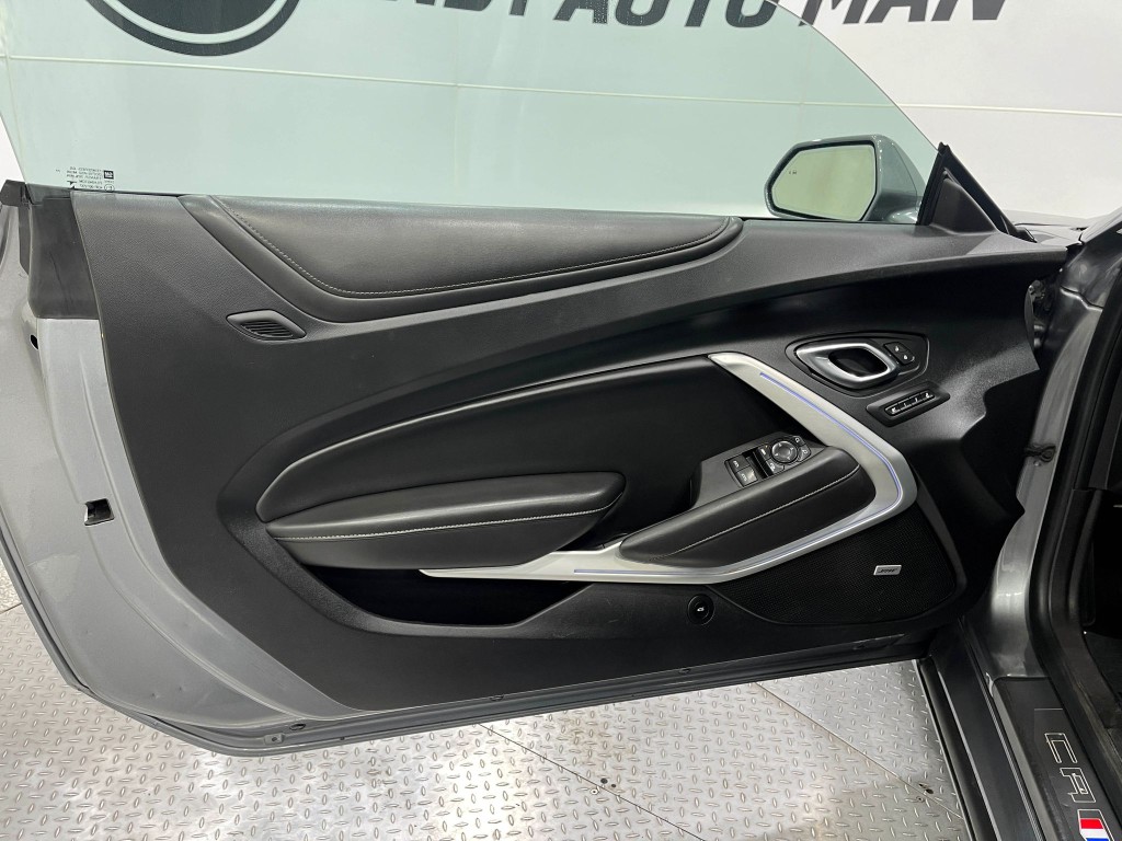 2019 Chevrolet Camaro Image 12