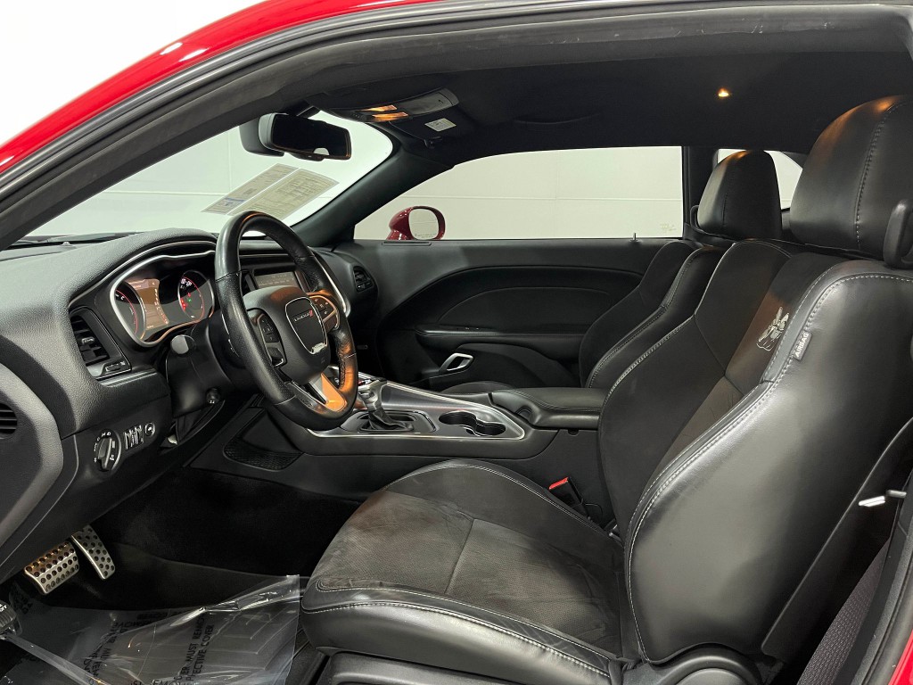 2016 Dodge Challenger Image 11