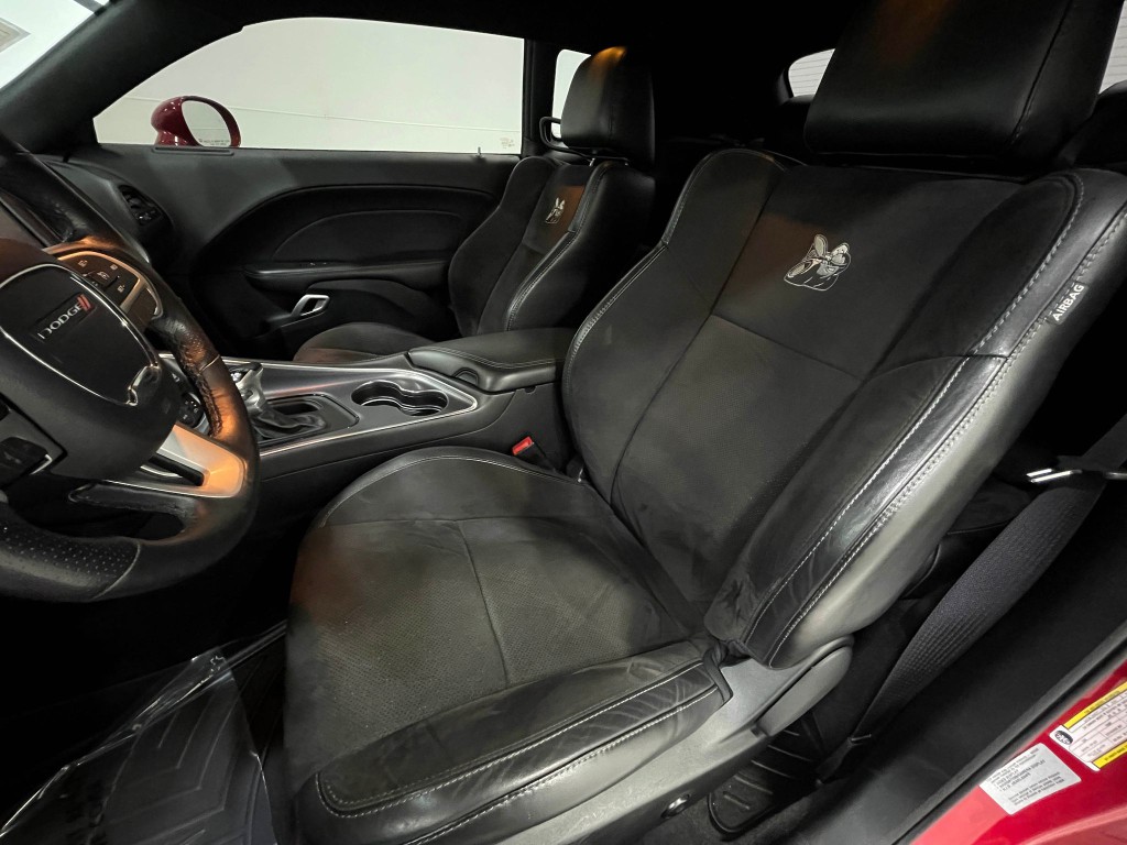 2016 Dodge Challenger Image 12