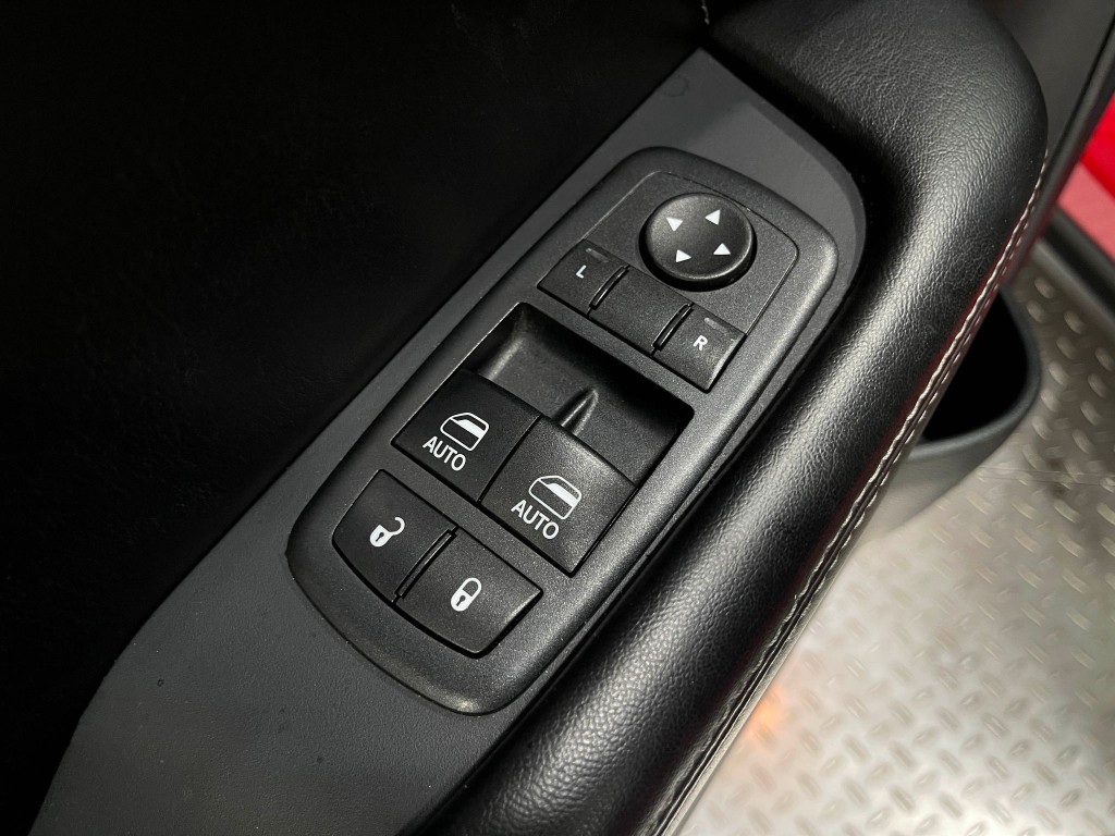 2016 Dodge Challenger Image 14