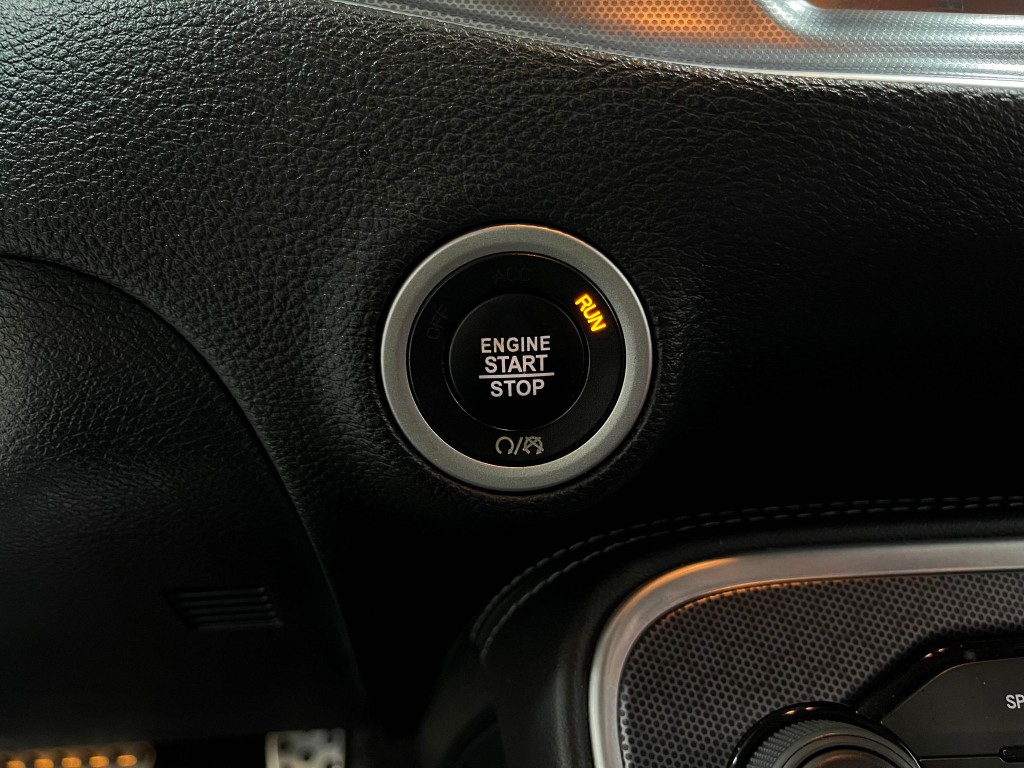 2016 Dodge Challenger Image 18