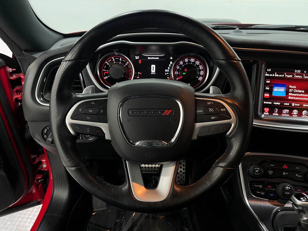 2016 Dodge Challenger Image 19