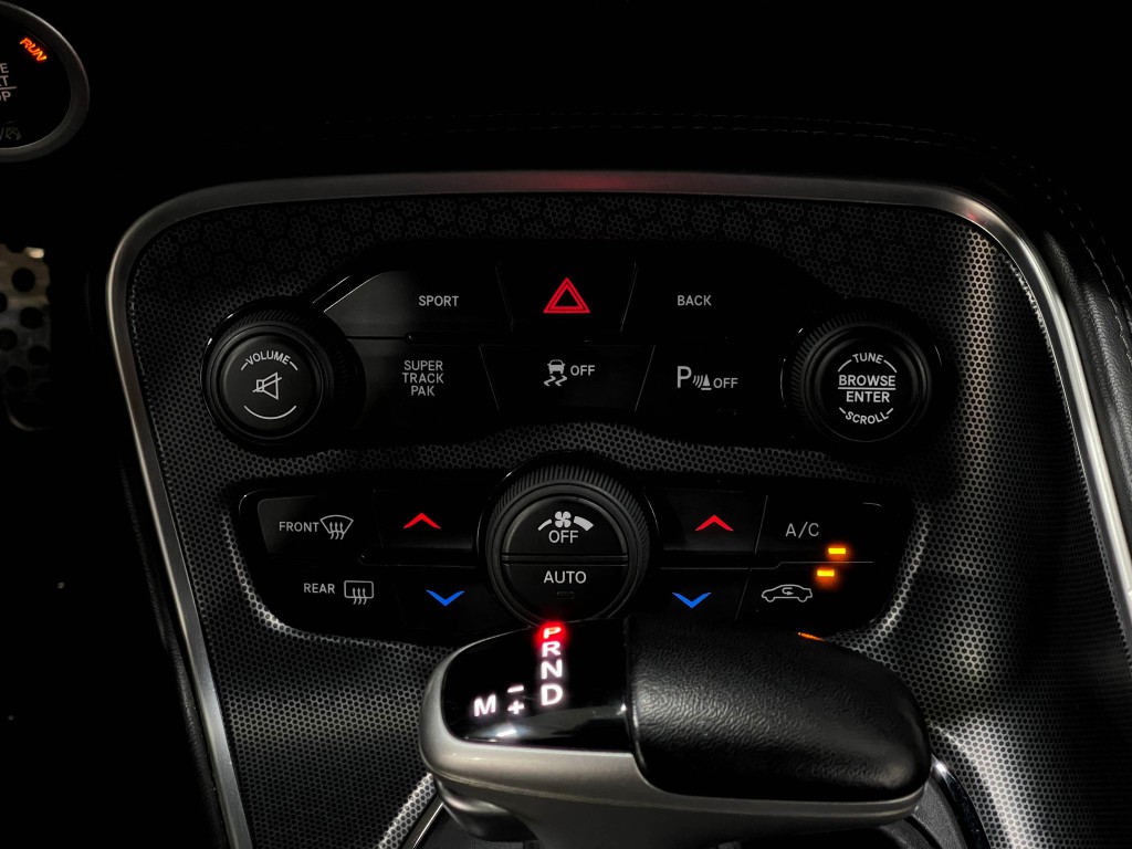 2016 Dodge Challenger Image 22