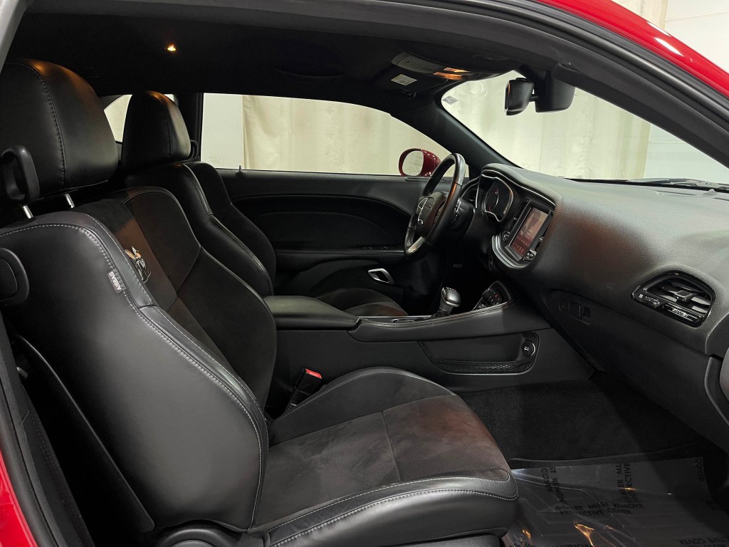 2016 Dodge Challenger Image 29