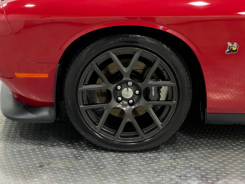 2016 Dodge Challenger Image 32