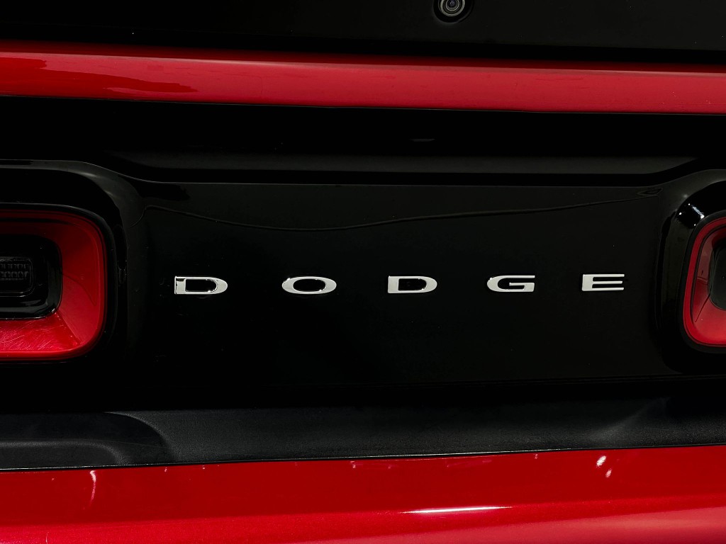 2016 Dodge Challenger Image 35