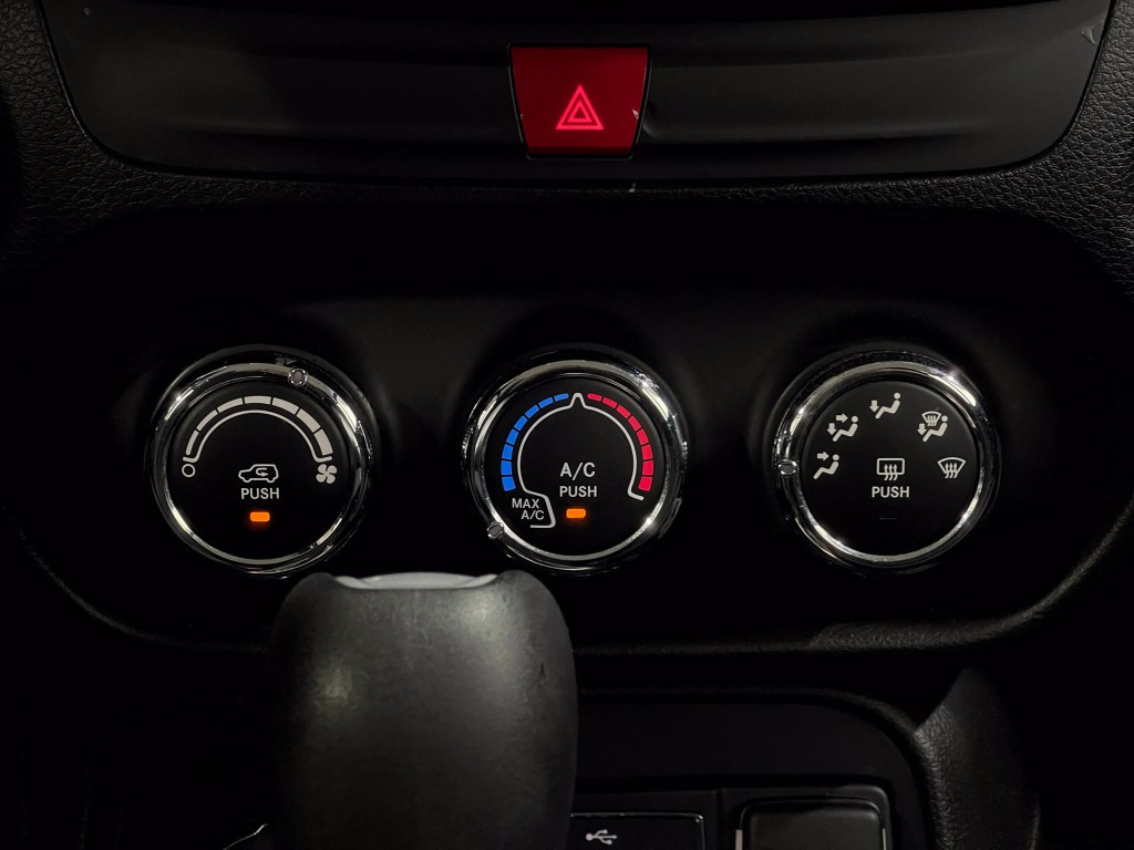 2017 Jeep Renegade Image 23