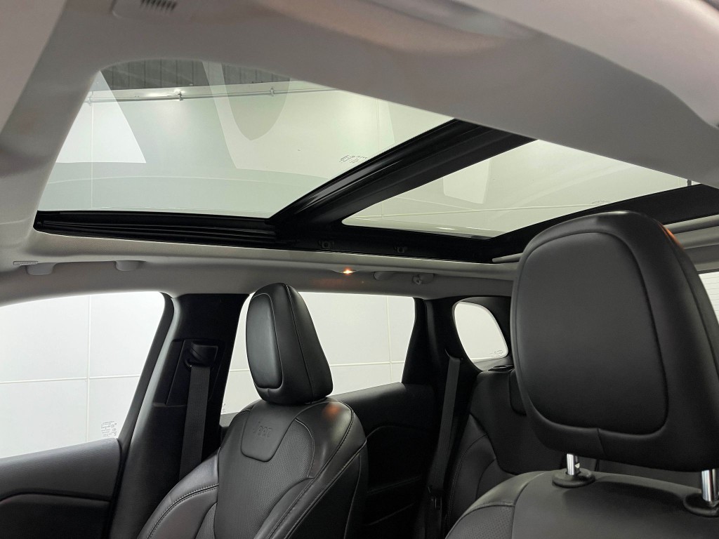 2019 Jeep Cherokee Image 12