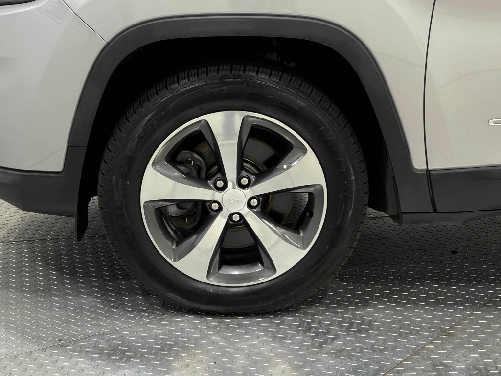 2019 Jeep Cherokee Image 34