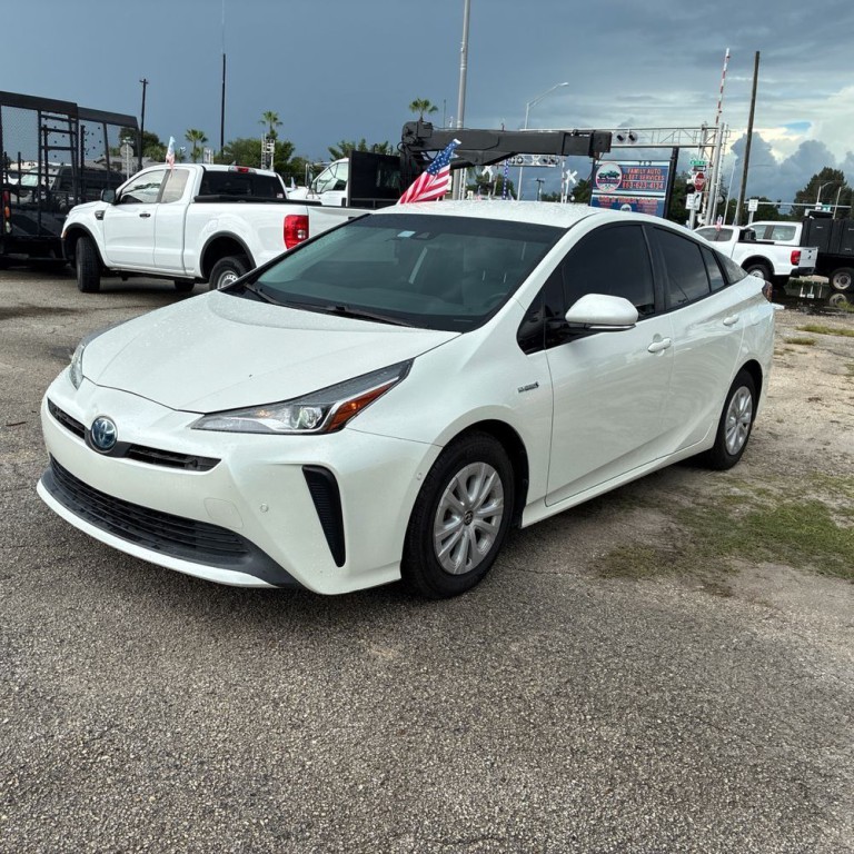 2020 Toyota Prius Image 2