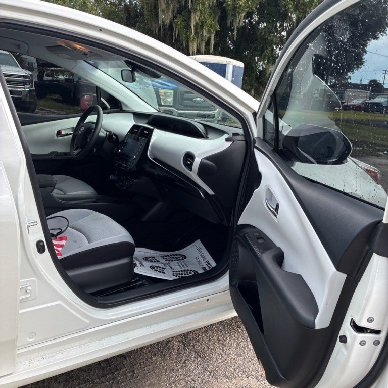 2020 Toyota Prius Image 6
