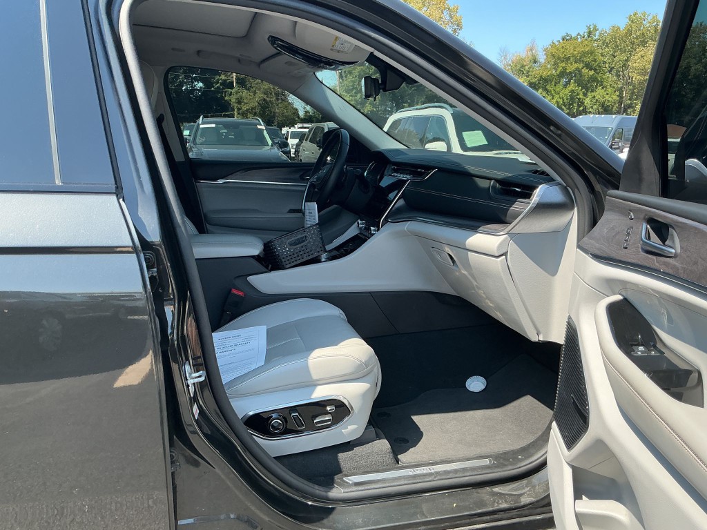 2022 Jeep Grand Cherokee Image 6