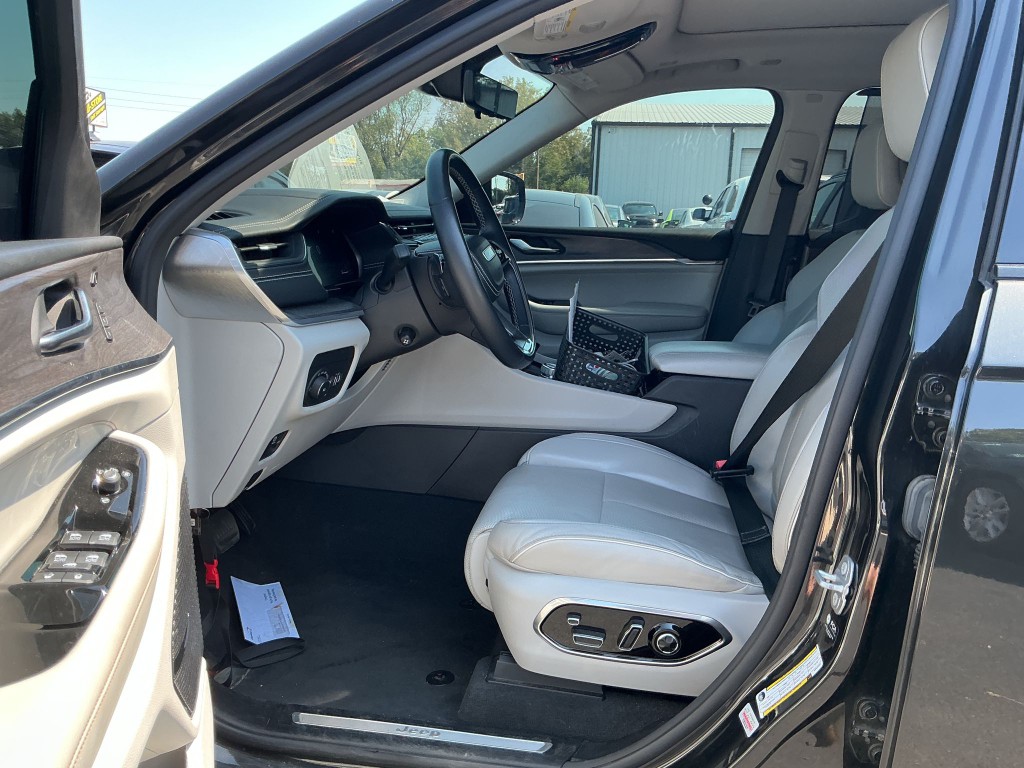 2022 Jeep Grand Cherokee Image 8