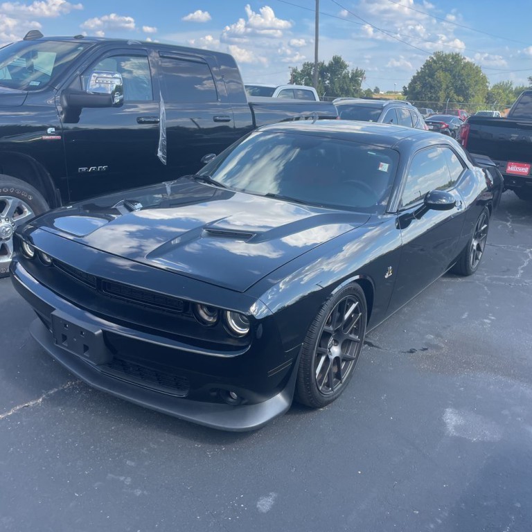 2016 Dodge Challenger Image 2