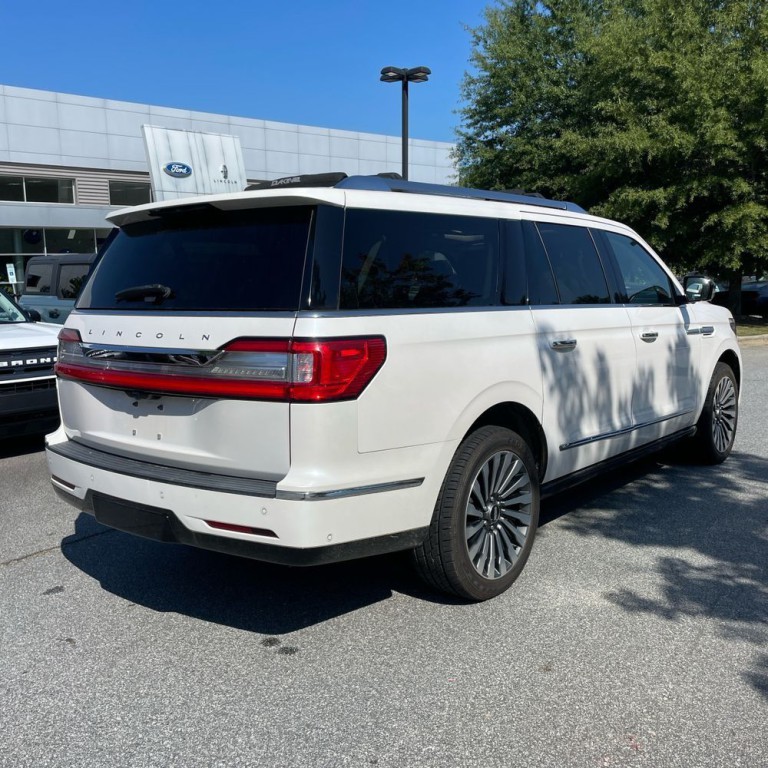 2019 Lincoln Navigator Image 3