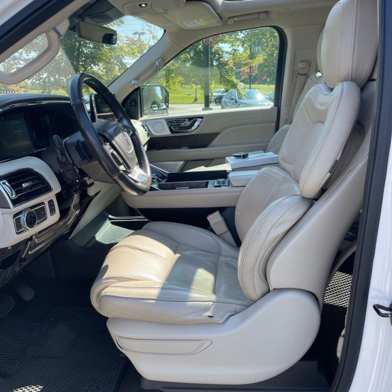 2019 Lincoln Navigator Image 5