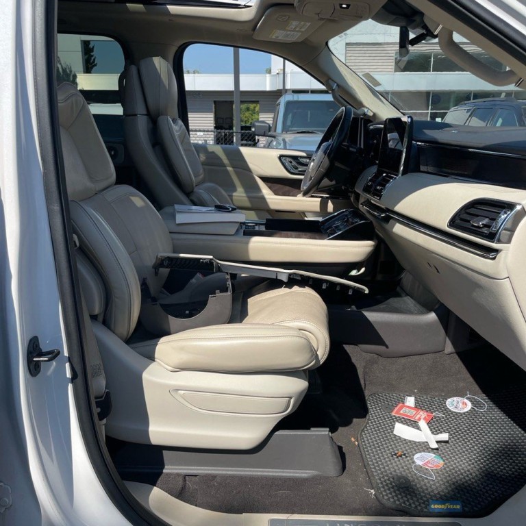2019 Lincoln Navigator Image 6