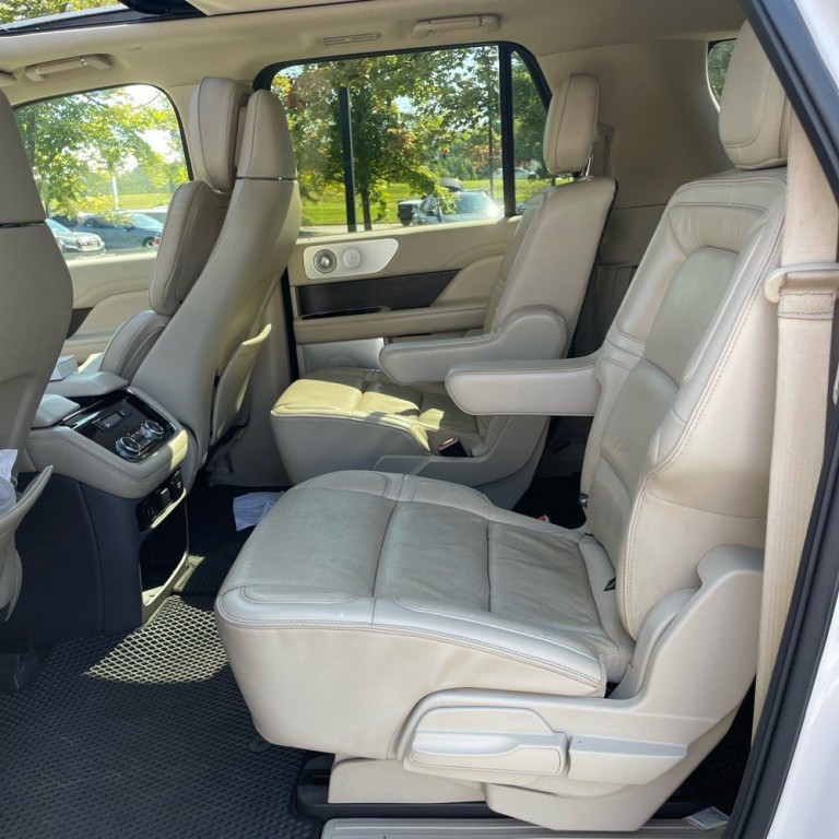 2019 Lincoln Navigator Image 12