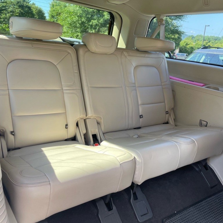 2019 Lincoln Navigator Image 13