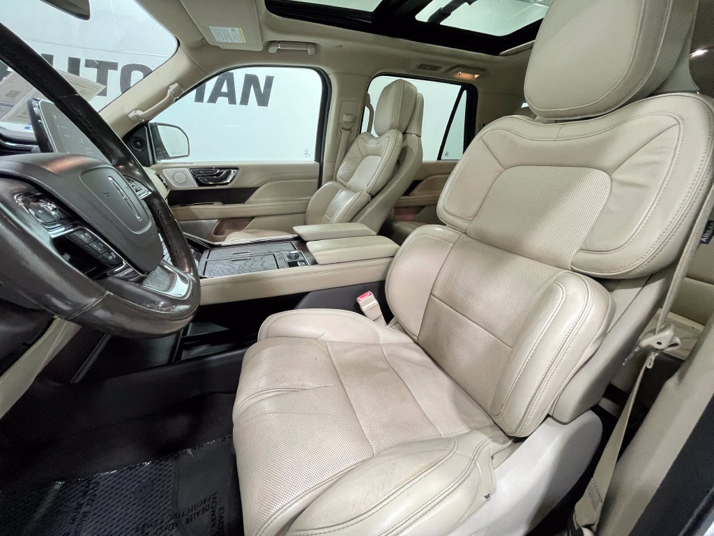 2019 Lincoln Navigator Image 14