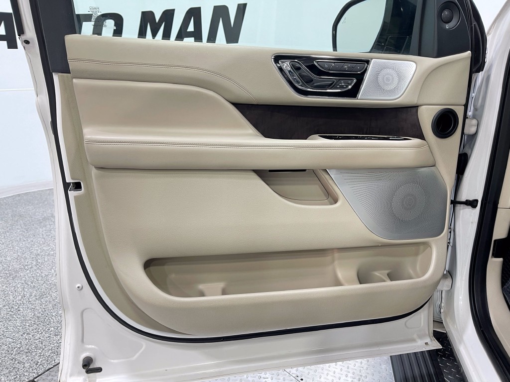 2019 Lincoln Navigator Image 15