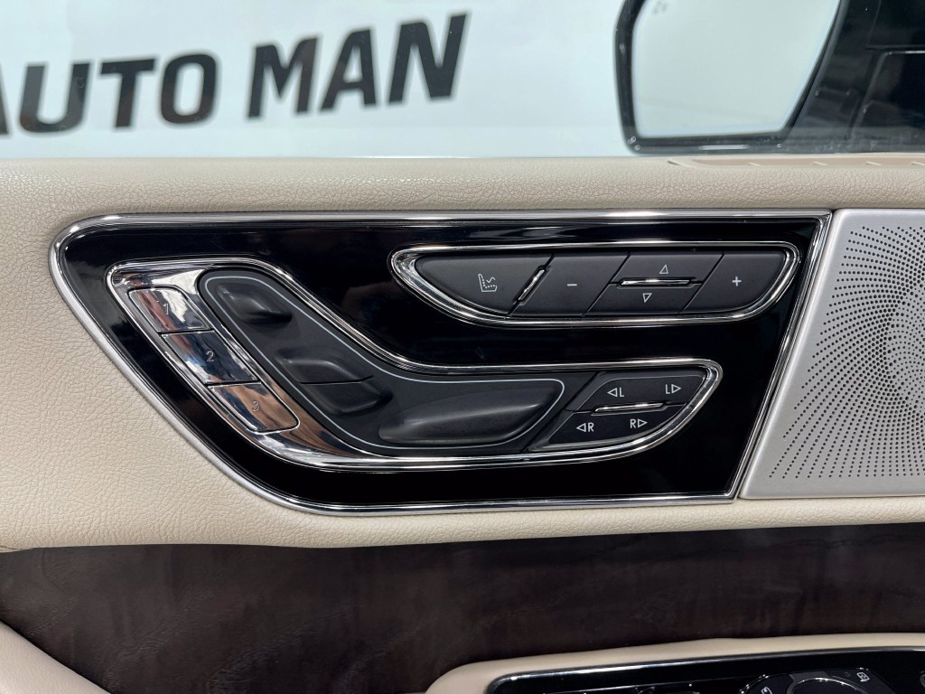 2019 Lincoln Navigator Image 17