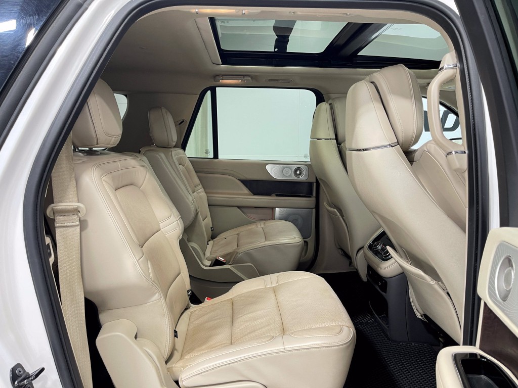 2019 Lincoln Navigator Image 33