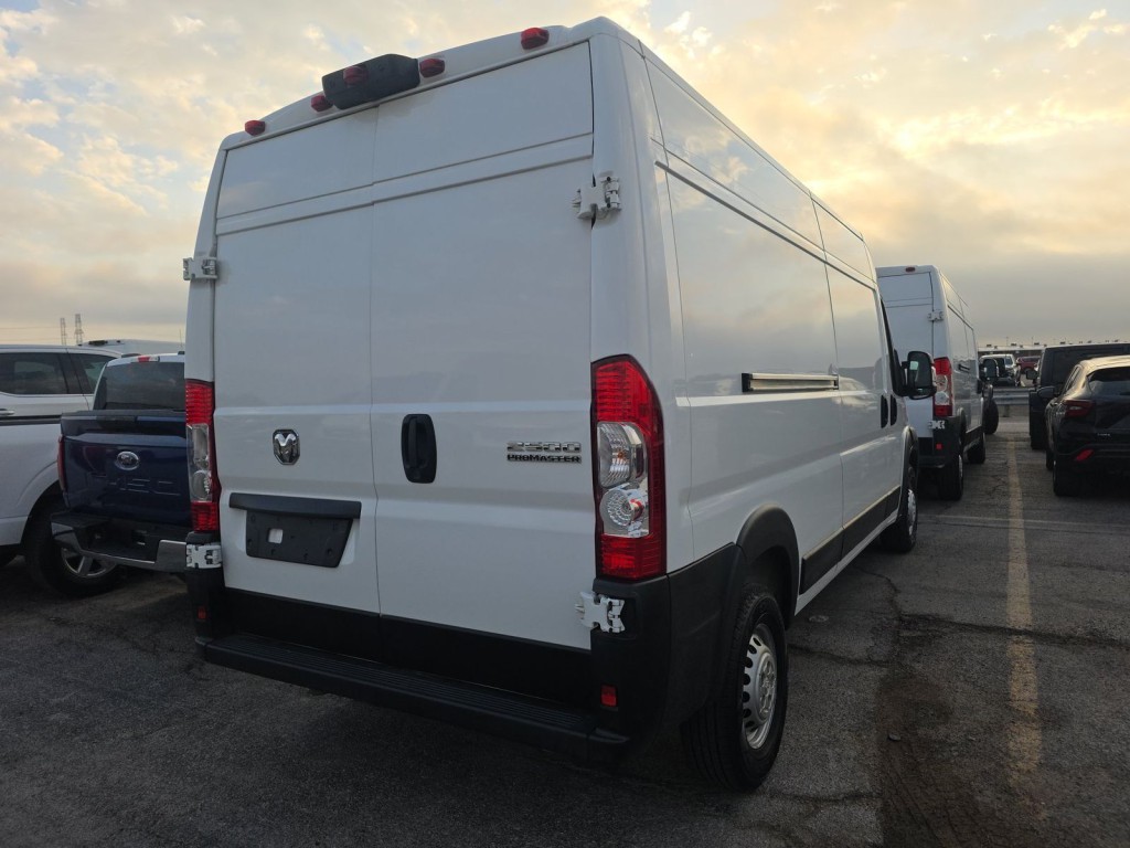 2025 RAM Promaster Image 3