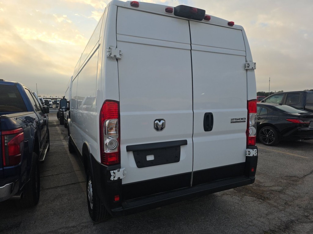 2025 RAM Promaster Image 4