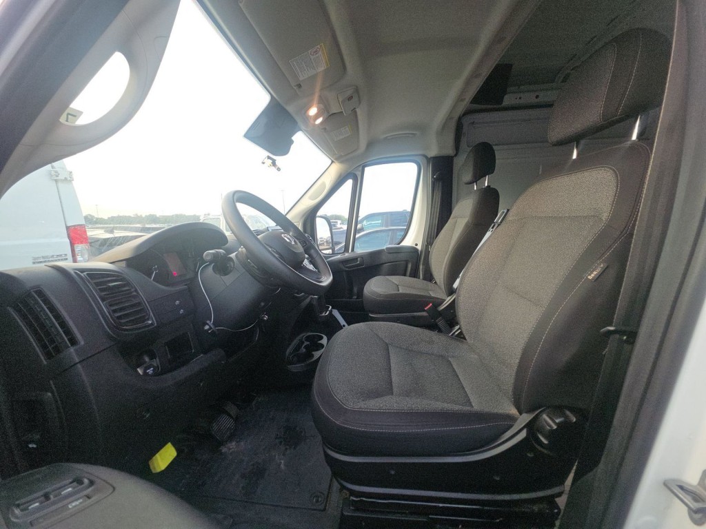 2025 RAM Promaster Image 5