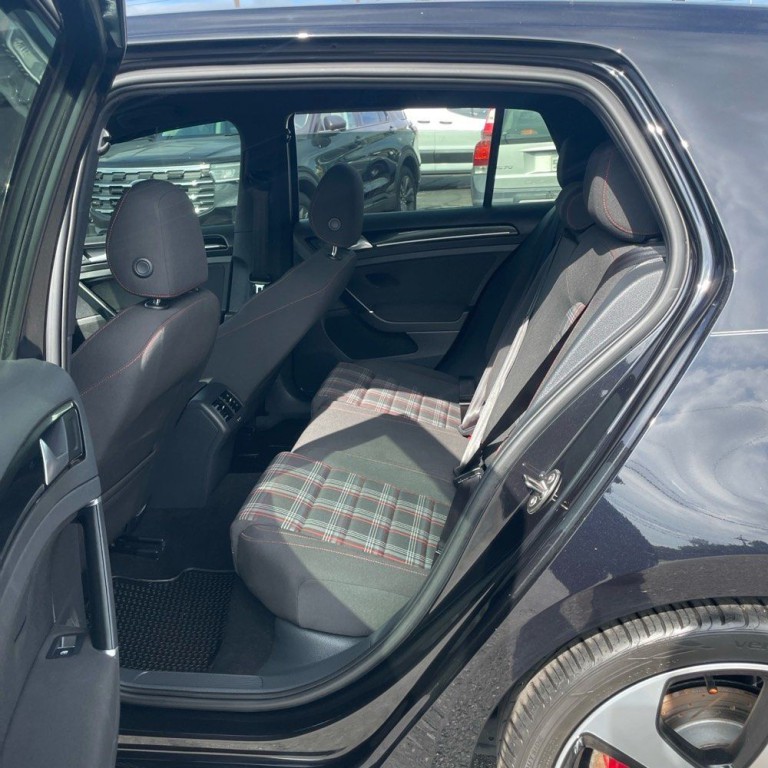 2016 Volkswagen GTI Image 11