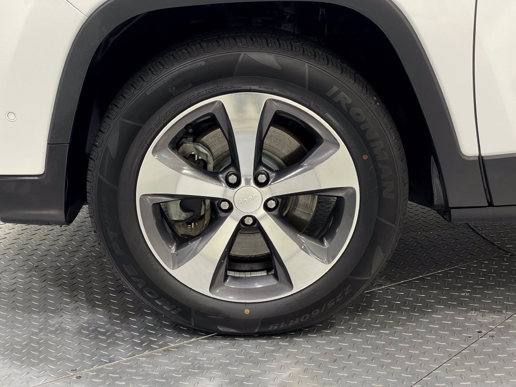 2019 Jeep Cherokee Image 33