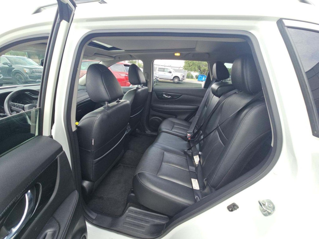 2020 Nissan Rogue Image 11