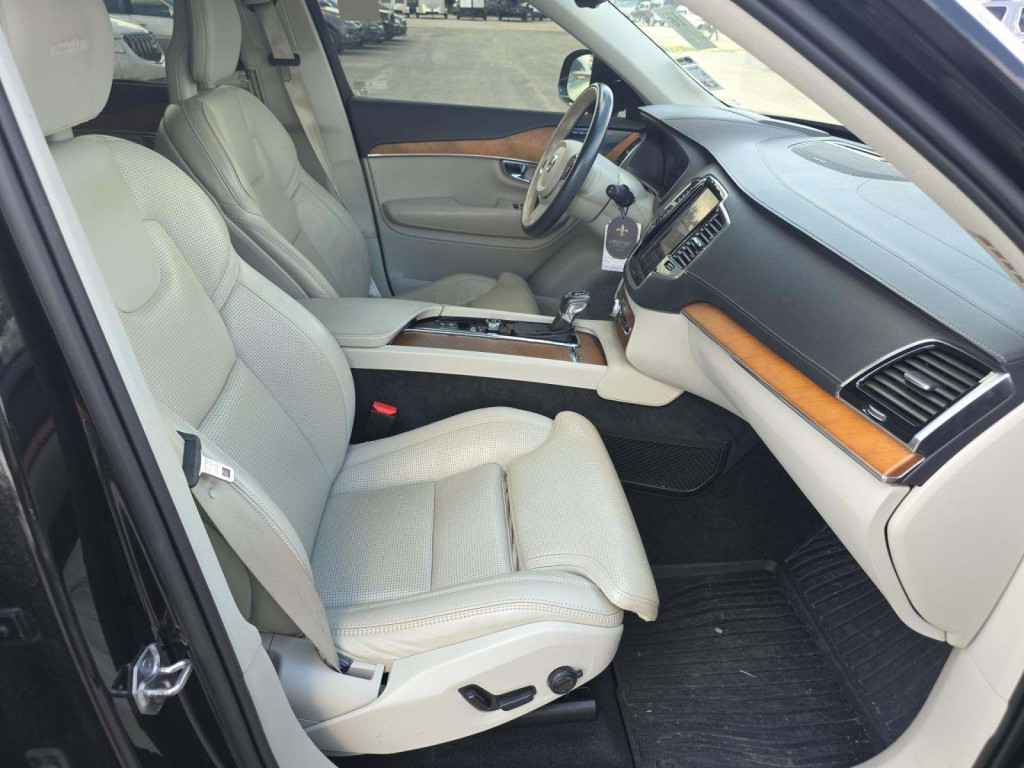 2020 Volvo XC90 Image 7