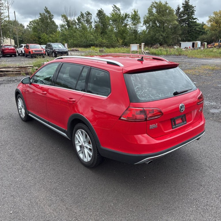 2017 Volkswagen Golf Image 4