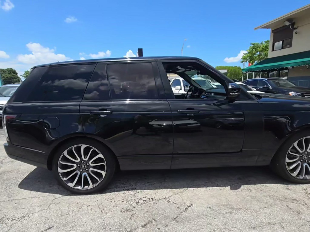 2019 Land Rover Range Rover Image 2