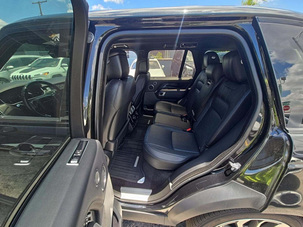 2019 Land Rover Range Rover Image 12